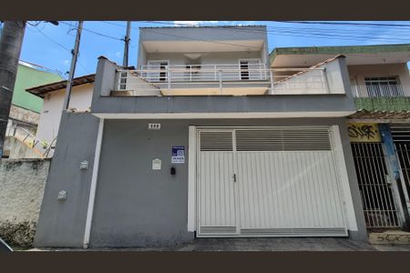 Casa à venda com 240m², 4 quartos e 5 vagasFachada