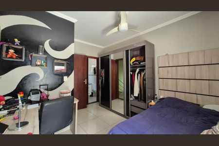 Casa à venda com 240m², 4 quartos e 5 vagasSuíte 3