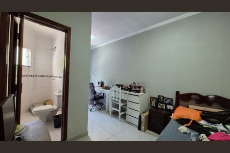 Casa à venda com 240m², 4 quartos e 5 vagasSuíte 2