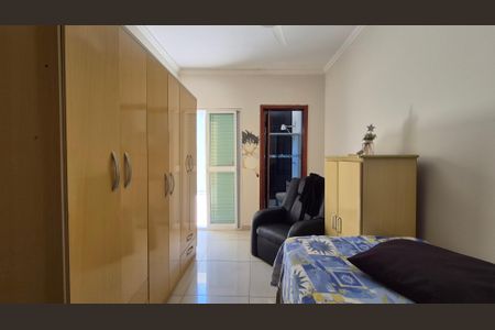 Casa à venda com 240m², 4 quartos e 5 vagasSuíte 4