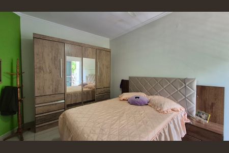 Casa à venda com 240m², 4 quartos e 5 vagasSuíte