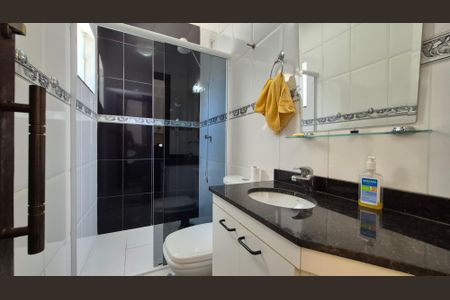 Casa à venda com 240m², 4 quartos e 5 vagasBanheiro da suíte 4