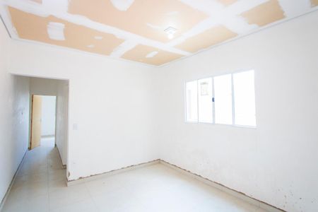 Sala de casa para alugar com 2 quartos, 68m² em Jardim Aracy, Mauá