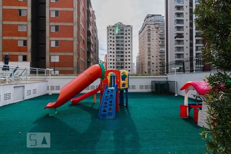 Apartamento para alugar com 152m², 3 quartos e 2 vagas Apartamento para alugar com 152m², 3 quartos e 2 vagasÁrea comum - Playground