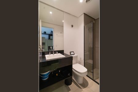 Banheiro de kitnet/studio para alugar com 1 quarto, 24m² em Pompeia, São Paulo