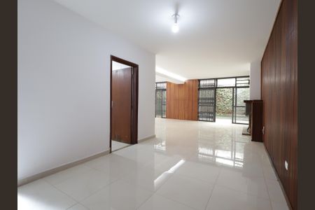 Casa para alugar com 300m², 4 quartos e 4 vagasSala