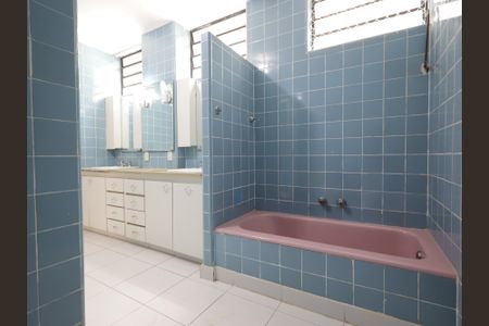 Casa para alugar com 300m², 4 quartos e 4 vagasBanheiro