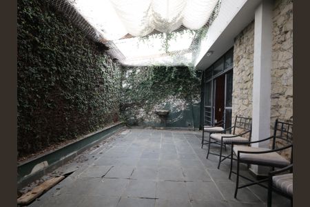 Casa para alugar com 300m², 4 quartos e 4 vagasÁrea externa da Sala