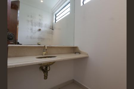 Casa para alugar com 300m², 4 quartos e 4 vagasLavabo