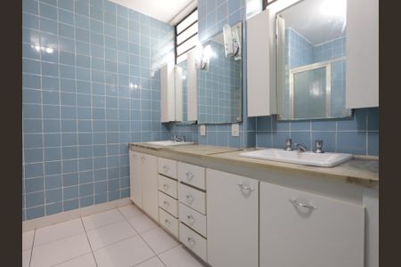 Casa para alugar com 300m², 4 quartos e 4 vagasBanheiro