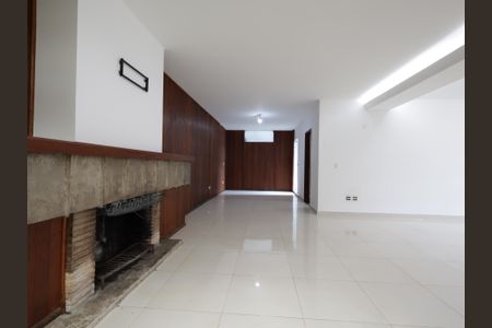 Casa para alugar com 300m², 4 quartos e 4 vagasSala