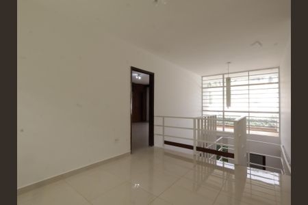 Casa para alugar com 300m², 4 quartos e 4 vagasSala intima