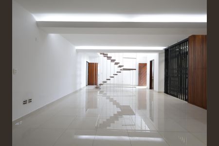 Casa para alugar com 300m², 4 quartos e 4 vagasSala