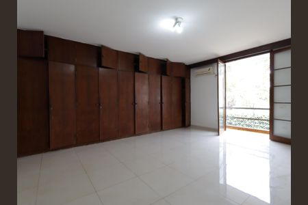 Casa para alugar com 300m², 4 quartos e 4 vagasSuíte