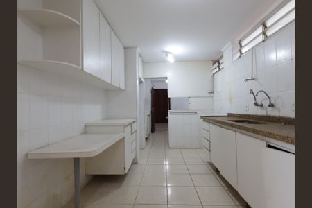 Casa para alugar com 300m², 4 quartos e 4 vagasCozinha