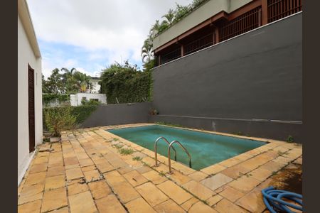 Casa para alugar com 300m², 4 quartos e 4 vagasPiscina