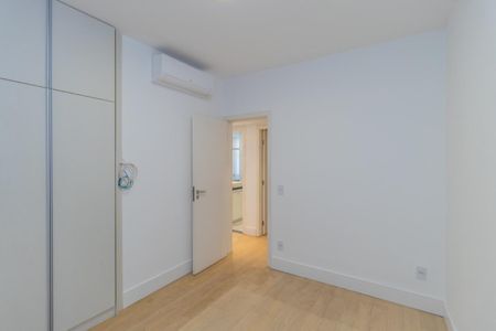Apartamento à venda com 160m², 4 quartos e 2 vagas Apartamento à venda com 160m², 4 quartos e 2 vagasFoto 22