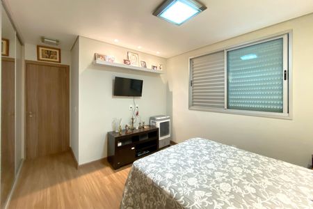 Apartamento à venda com 126m², 4 quartos e 3 vagasSuite 1