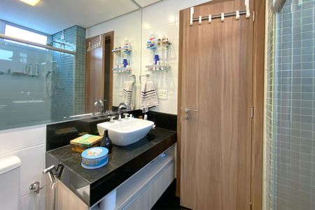 Apartamento à venda com 126m², 4 quartos e 3 vagasBanheiro da Suíte 1