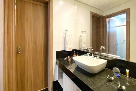 Apartamento à venda com 126m², 4 quartos e 3 vagasBanheiro da Suíte 2