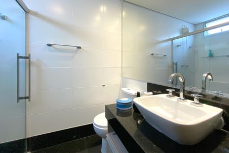 Apartamento à venda com 126m², 4 quartos e 3 vagasBanheiro da Suíte 1