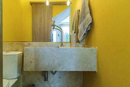 Casa de condomínio à venda com 155m², 3 quartos e 2 vagasLavabo