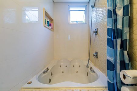 Casa de condomínio à venda com 155m², 3 quartos e 2 vagasBanheiro social