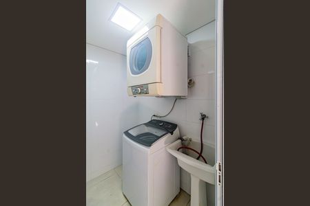 Casa de condomínio à venda com 155m², 3 quartos e 2 vagasLavanderia