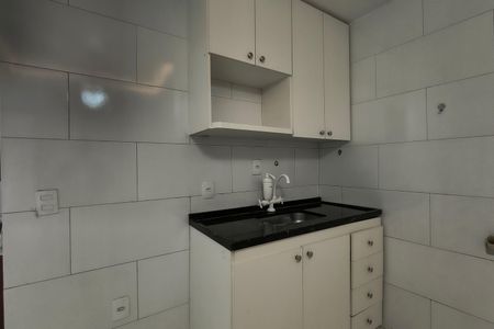 Apartamento para alugar com 28m², 1 quarto e sem vaga Apartamento para alugar com 28m², 1 quarto e sem vagaCozinha - Armários