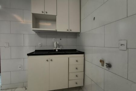 Apartamento para alugar com 28m², 1 quarto e sem vaga Apartamento para alugar com 28m², 1 quarto e sem vagaCozinha - Armários