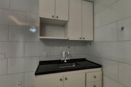 Apartamento para alugar com 28m², 1 quarto e sem vaga Apartamento para alugar com 28m², 1 quarto e sem vagaCozinha - Armários