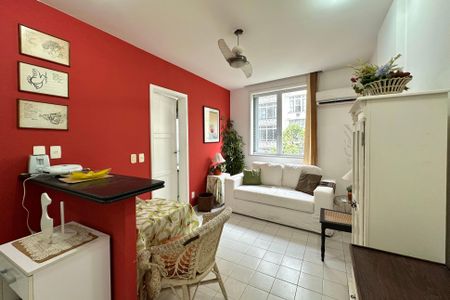 Apartamento à venda com 1 quarto, 32m² em Leme, Rio de Janeiro