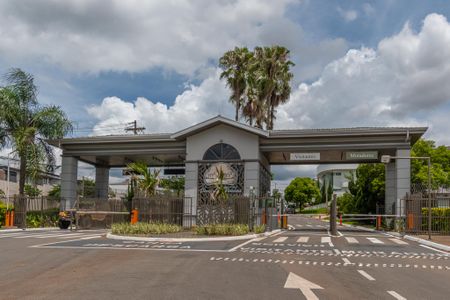 Casa de condomínio para alugar com 350m², 4 quartos e 6 vagasFachada e Portaria 