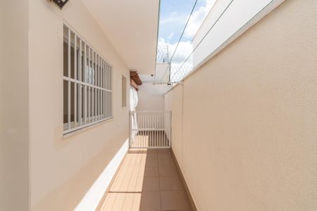 Casa de condomínio para alugar com 350m², 4 quartos e 6 vagasQuintal