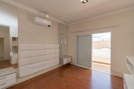 Casa de condomínio para alugar com 350m², 4 quartos e 6 vagasSuite Master