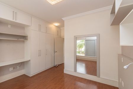 Casa de condomínio para alugar com 350m², 4 quartos e 6 vagasQuarto 1