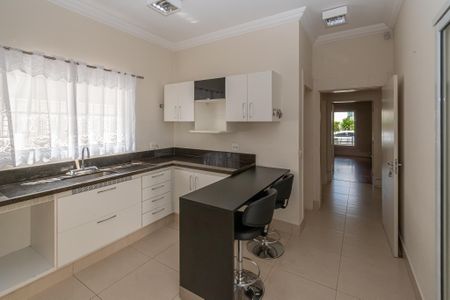 Casa de condomínio para alugar com 350m², 4 quartos e 6 vagasCozinha 