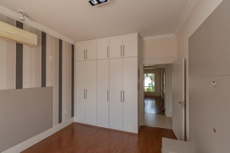 Casa de condomínio para alugar com 350m², 4 quartos e 6 vagasQuarto 2