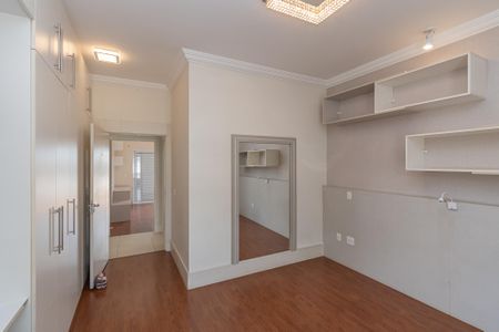 Casa de condomínio para alugar com 350m², 4 quartos e 6 vagasQuarto 1