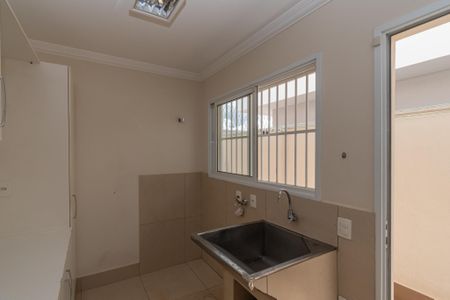 Casa de condomínio para alugar com 350m², 4 quartos e 6 vagasÁrea de Serviço