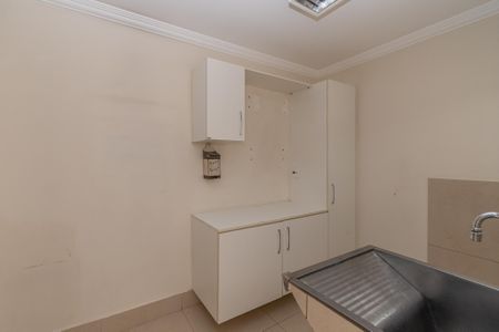 Casa de condomínio para alugar com 350m², 4 quartos e 6 vagasÁrea de Serviço