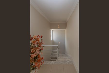 Casa de condomínio para alugar com 350m², 4 quartos e 6 vagasEscadas 