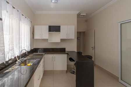 Casa de condomínio para alugar com 350m², 4 quartos e 6 vagasCozinha 