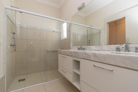 Casa de condomínio para alugar com 350m², 4 quartos e 6 vagasBanheiro  Suite Master