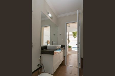 Casa de condomínio para alugar com 350m², 4 quartos e 6 vagasBanheiro Varanda Gourmet