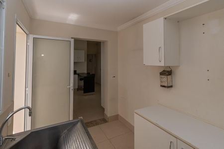 Casa de condomínio para alugar com 350m², 4 quartos e 6 vagasÁrea de Serviço