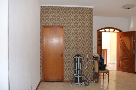 Casa para alugar com 3 quartos, 180m² em Jardim Sao Miguel, Cotia