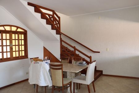 Casa para alugar com 3 quartos, 180m² em Jardim Sao Miguel, Cotia