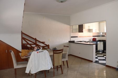 Casa para alugar com 3 quartos, 180m² em Jardim Sao Miguel, Cotia