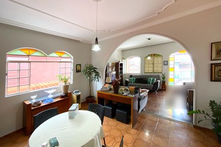 Casa à venda com 3 quartos, 360m² em Fernão Dias, Belo Horizonte
